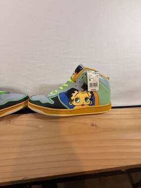 Milkshake Betty Boop Graphic High Top Sneakers